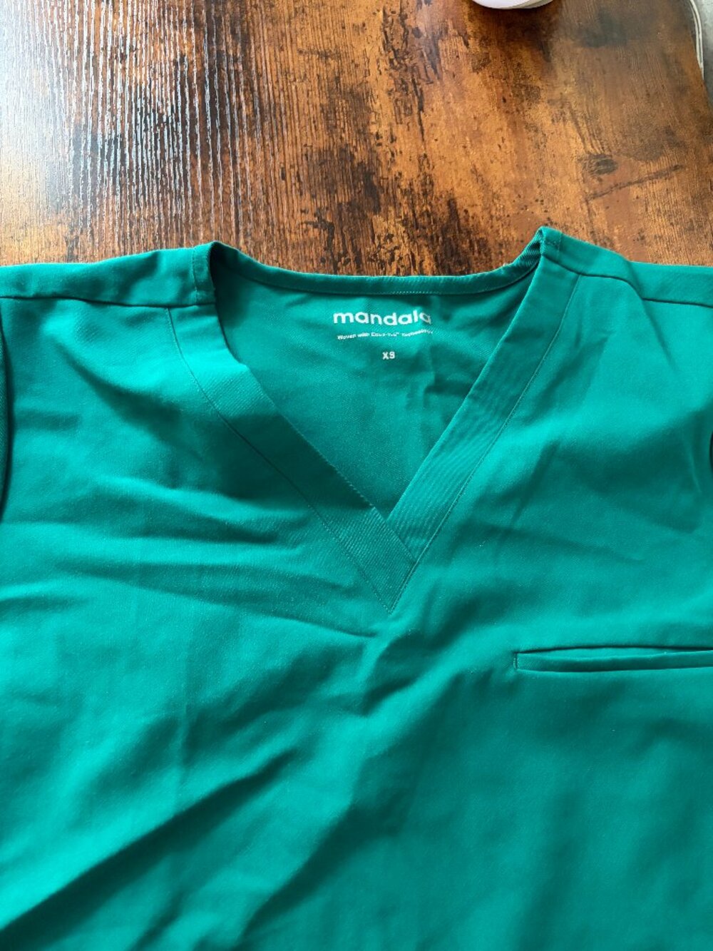 Mandala Scrubs - Picture 2 of 12